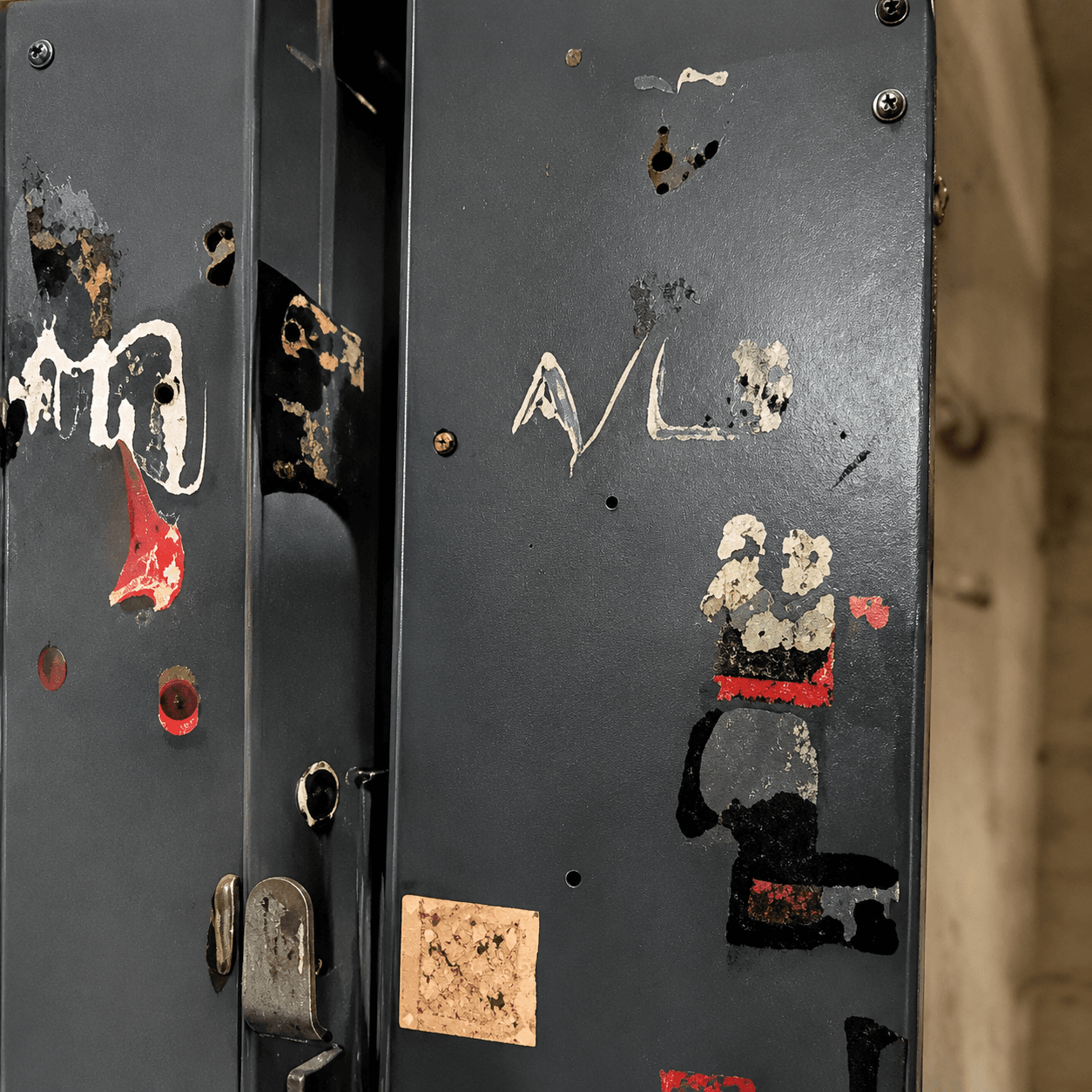 Electrical equipment with missing circuit identification and labelling